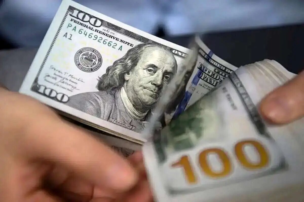 شکاف قیمتی دلار در بازار تهران و مشهد؛ صعود نرخ ارز به کانال‌های جدید