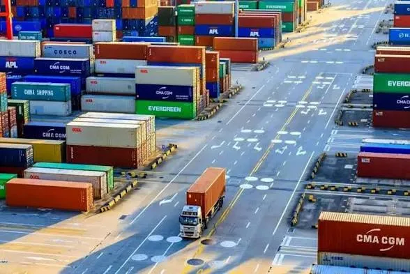 ترخیص کالاهای اساسی در کمتر از ۳ روز؛ گمرک مسیر سبز را فعال کرد