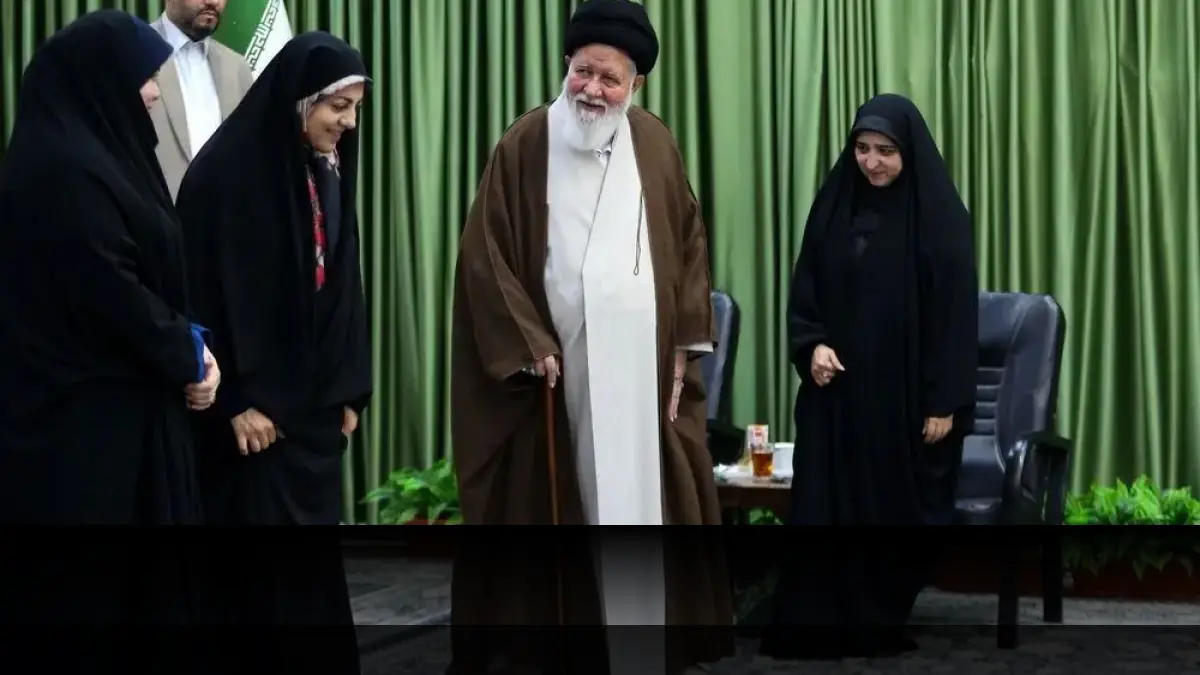 دیدار آیت‌الله علم‌الهدی با بانوان خبرنگار مشهد به مناسبت روز زن